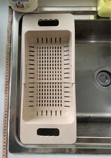 Retractable sink fruit and vegetable drain basket
