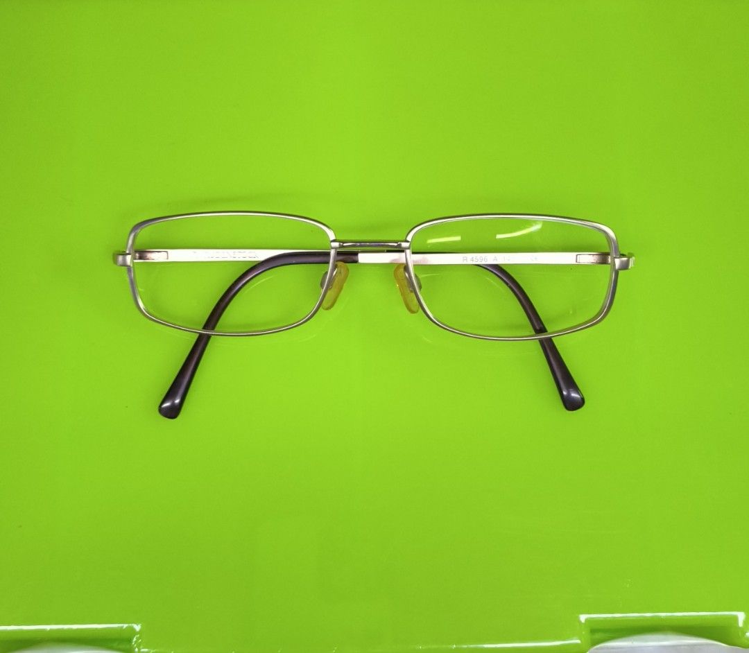 Rodenstock eyeglasses titanium (Category: Sunglasses & Eyewear) located in Taytay. Submitted by ddxdd (Listing ID 1359858058, Image 1). Description: super gaan, around 13 grams only kasama pa lens. size 53-19-145 mm, will provide generic case, may kunting discolorization sa likod ng hinges but not distracting kc nasa likod naman at hindi kita pag nakasuot na. Last picture for price reference..
