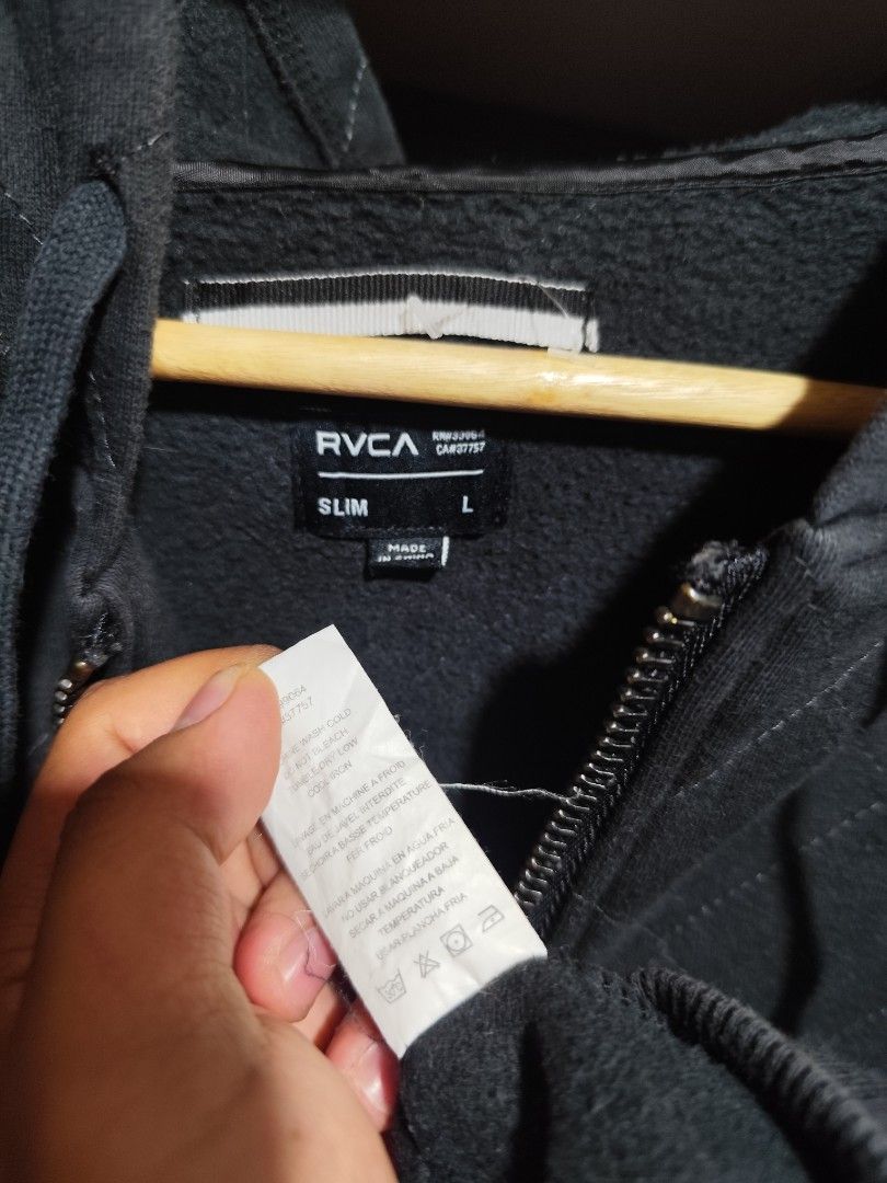 RVCA ZIPUP JACKET (Category: Coats, Jackets and Outerwear) located in San Jose. Submitted by galitsabarat (Listing ID 1359905890, Image 3). Description: EXCELLENT CONDITION NEEDS WASH SLIM LARGE ON TAG WIDTH: 22 LENGTH: 28 9/10 COLOR RATE ISSUE LAST PIC STAIN SA BALE NA PINK +89 sf via jnt.