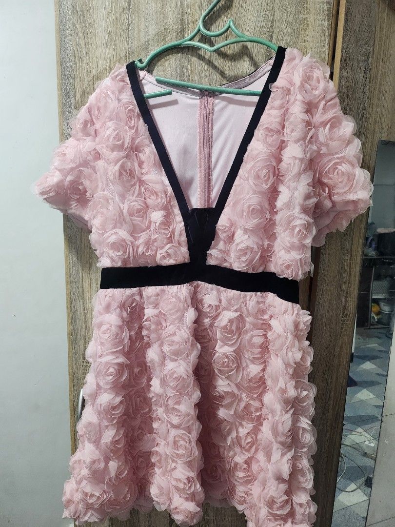Shein (Category: Dresses) located in Quezon City. Submitted by ciennecloud_341d20 (Listing ID 1359982817, Image 3). Description: shein rfs: wrong size size:meduim.
