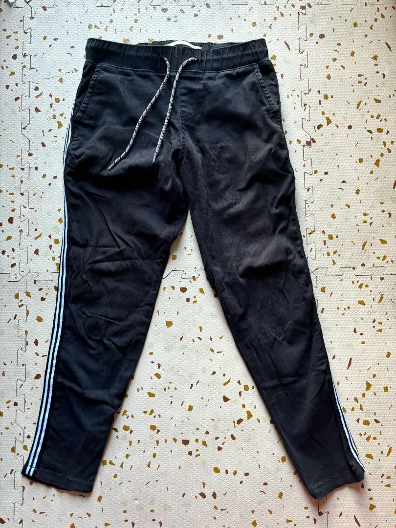 Smyth Black Jogger Pants (Category: Joggers) located in Binan City. Submitted by agent_aaron (Listing ID 1359957843, Image 2). Description: Size: M Dimes: 30"W x 35"L.