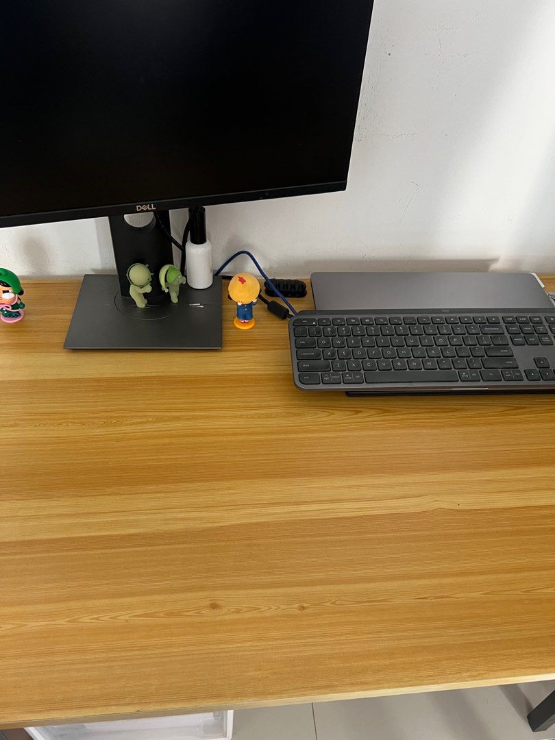 Study Table (Category: Tables & Sets) located in Singapore. Submitted by burrataboo (Listing ID 1359876443, Image 3). Description: foldable study table Perfect condition Buyer to arrange own delivery, selling because of moving so priority will be given to tjose who can collect asap!.