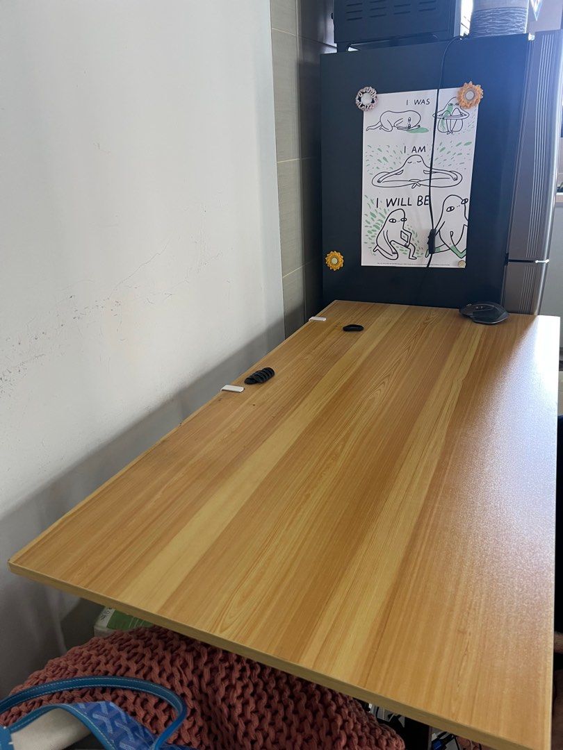 Study Table (Category: Tables & Sets) located in Singapore. Submitted by burrataboo (Listing ID 1359876443, Image 2). Description: foldable study table Perfect condition Buyer to arrange own delivery, selling because of moving so priority will be given to tjose who can collect asap!.