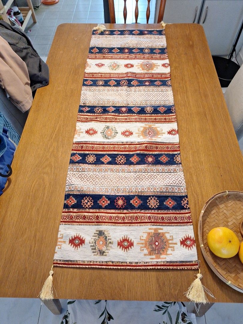 Table runner (Category: Other Home Decor) located in Singapore. Submitted by bdog0987 (Listing ID 1359887789, Image 1). Description: Very nice table runner with tribal style. Size: 125 x 44 cm.