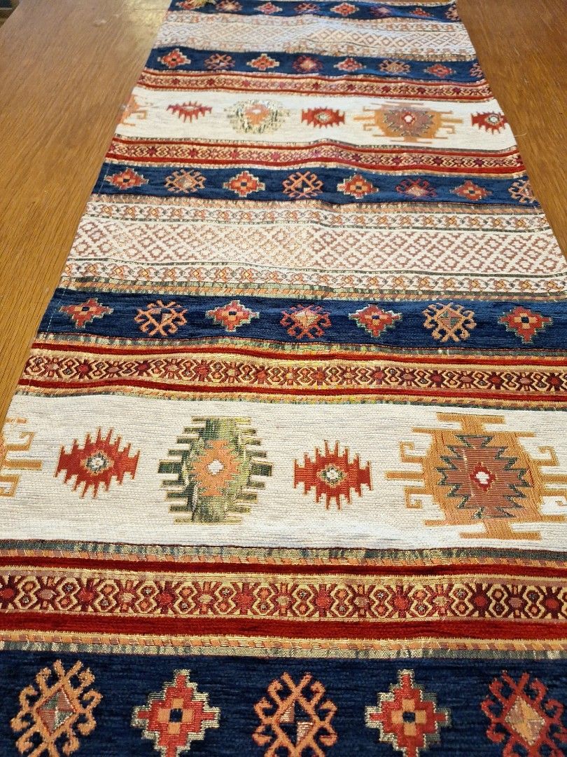 Table runner (Category: Other Home Decor) located in Singapore. Submitted by bdog0987 (Listing ID 1359887789, Image 2). Description: Very nice table runner with tribal style. Size: 125 x 44 cm.