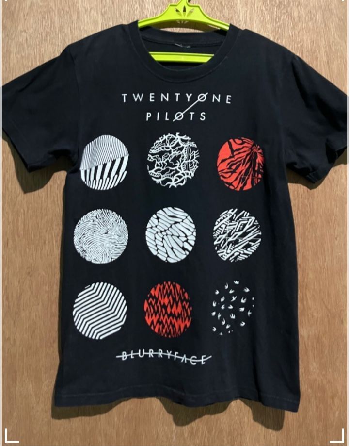 Twenty one pilots shirt (Category: Tshirts & Polo Shirts ) located in Makati City. Submitted by decluttering143 (Listing ID 1360034072, Image 1). Description: still in good condition Thailand brand band shirt size small.