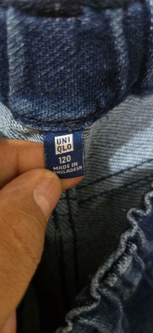 Uniqlo denim jeggings (Category: Babies & Kids Fashion) located in Manila. Submitted by jolimerl (Listing ID 1359967045, Image 2). Description: Uniqlo denim jeggings size 120 decluttering, outgrown adjustable waist strap, no button hole on garter see pics for size details.