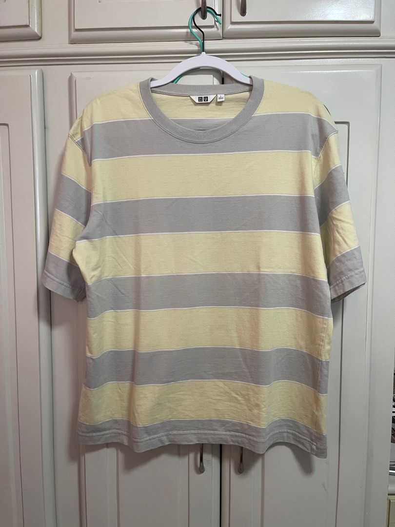 Uniqlo Striped Boxy Tshirt (Category: Tshirts & Polo Shirts ) located in Cabanatuan. Submitted by jrawrrr (Listing ID 1359886807, Image 1). Description: Uniqlo Striped Tshirt W22.5 L27. Boxy Rfs: declutterring. Pabenta ng pamangkin ko. .