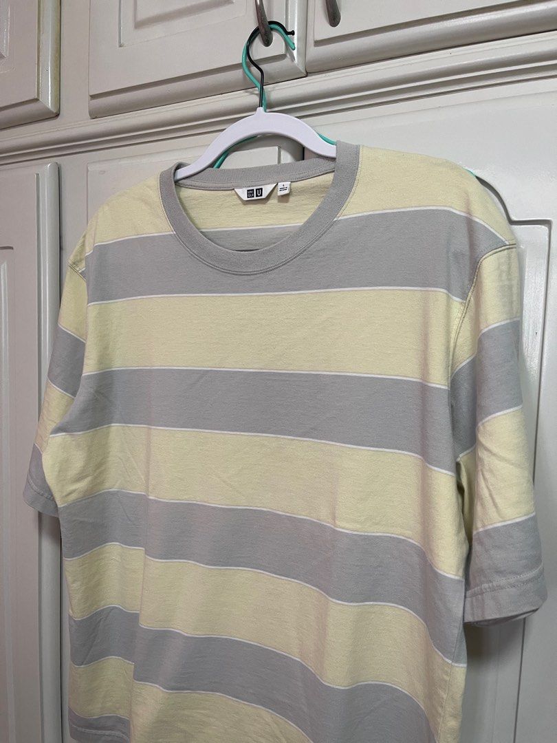 Uniqlo Striped Boxy Tshirt (Category: Tshirts & Polo Shirts ) located in Cabanatuan. Submitted by jrawrrr (Listing ID 1359886807, Image 2). Description: Uniqlo Striped Tshirt W22.5 L27. Boxy Rfs: declutterring. Pabenta ng pamangkin ko. .