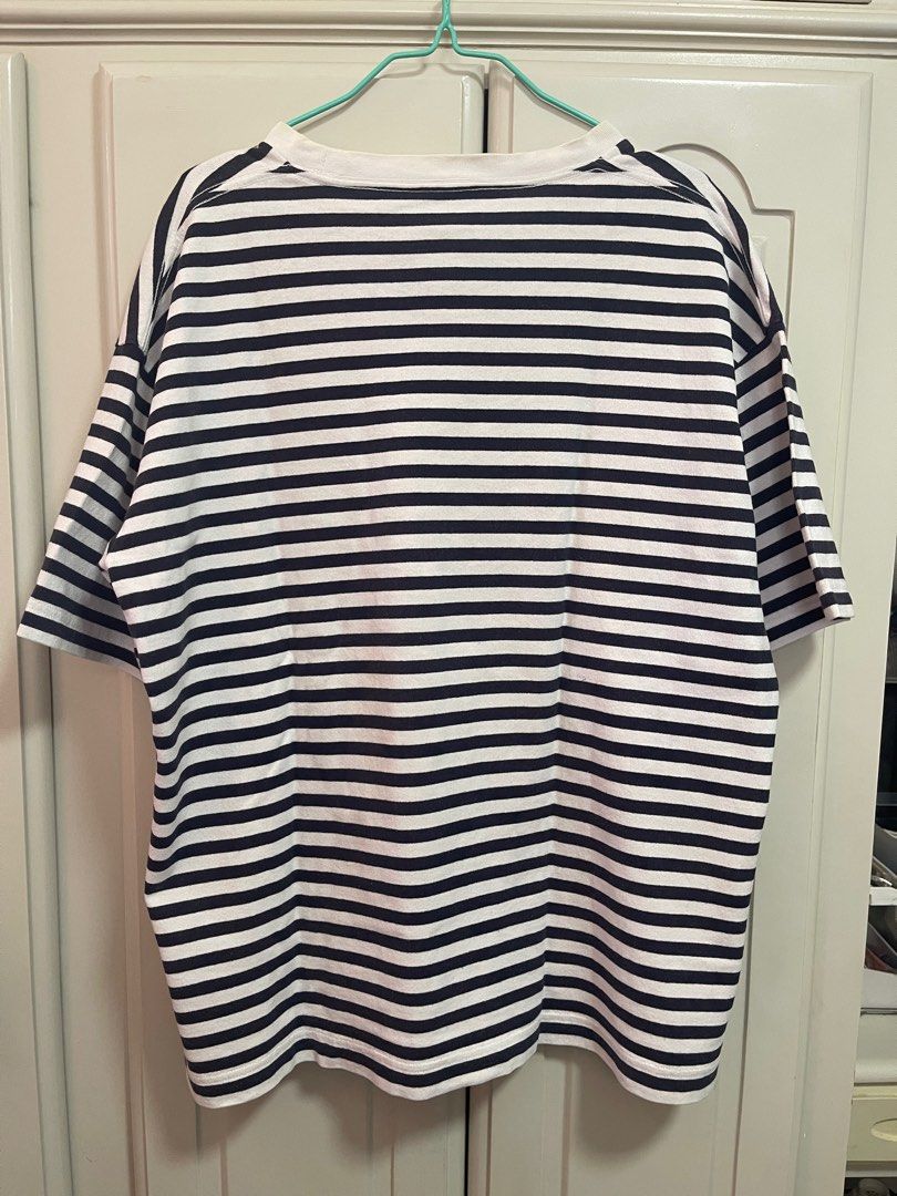 Uniqlo Striped Boxy Tshirt (Category: Tshirts & Polo Shirts ) located in Cabanatuan. Submitted by jrawrrr (Listing ID 1359882533, Image 3). Description: Uniqlo Striped Tshirt W24 L26. Boxy fit Slight yellowing on neckline. Rfs: declutterring .