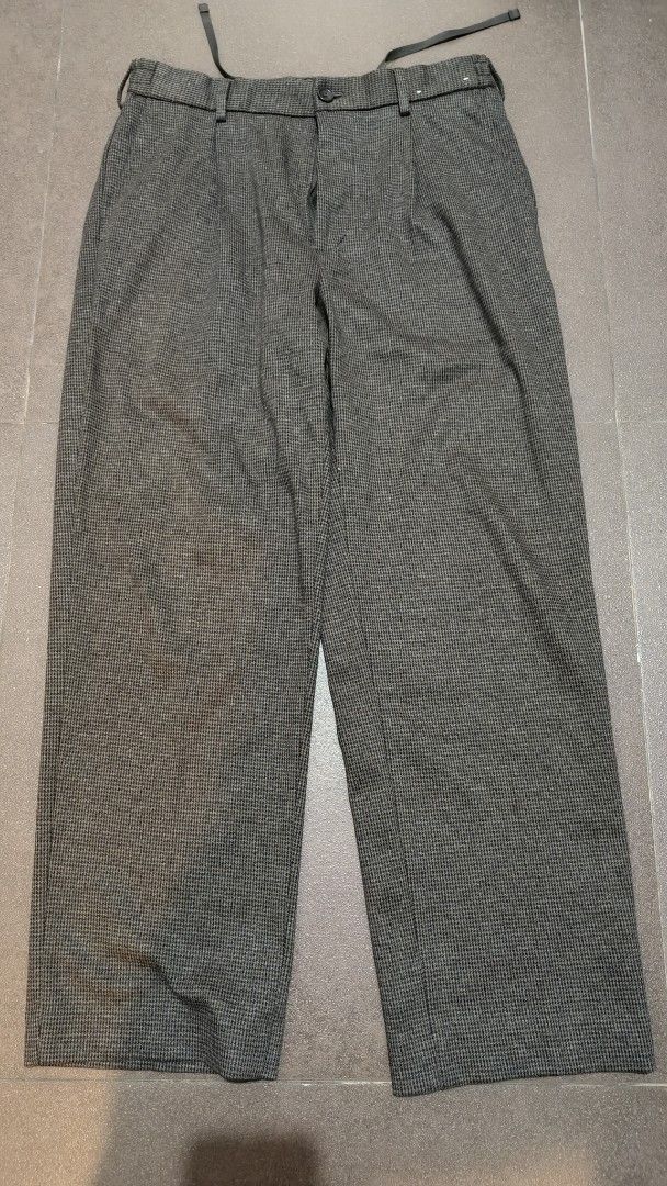 Uniqlo Wide Pants Dark Brown Wool (Category: Trousers) located in Quezon City. Submitted by gls.c (Listing ID 1359913441, Image 1). Description: size M worn once outside meetup only smnorth / trinoma pm me discount if more than 1 item.
