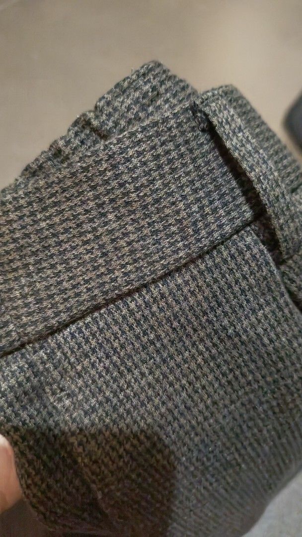 Uniqlo Wide Pants Dark Brown Wool (Category: Trousers) located in Quezon City. Submitted by gls.c (Listing ID 1359913441, Image 2). Description: size M worn once outside meetup only smnorth / trinoma pm me discount if more than 1 item.