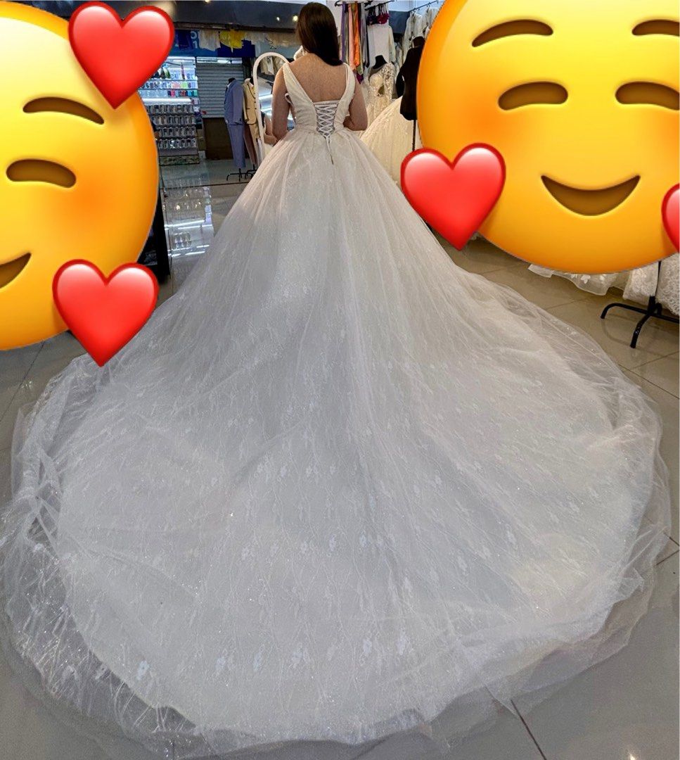 Wedding gown (Category: Evening dresses & gowns) located in Pateros City. Submitted by rdrd23 (Listing ID 1359975362, Image 2). Description: Once lang po nagamit, kakabili lang ng february 2025, ginamit lang po sa kasal, brand new po iyan ng binili original price 20k Inclusion: ring pillow, coin pillow, beil and cord Negotiatable Kayo na po mag pa dry clean mura na po iyan.