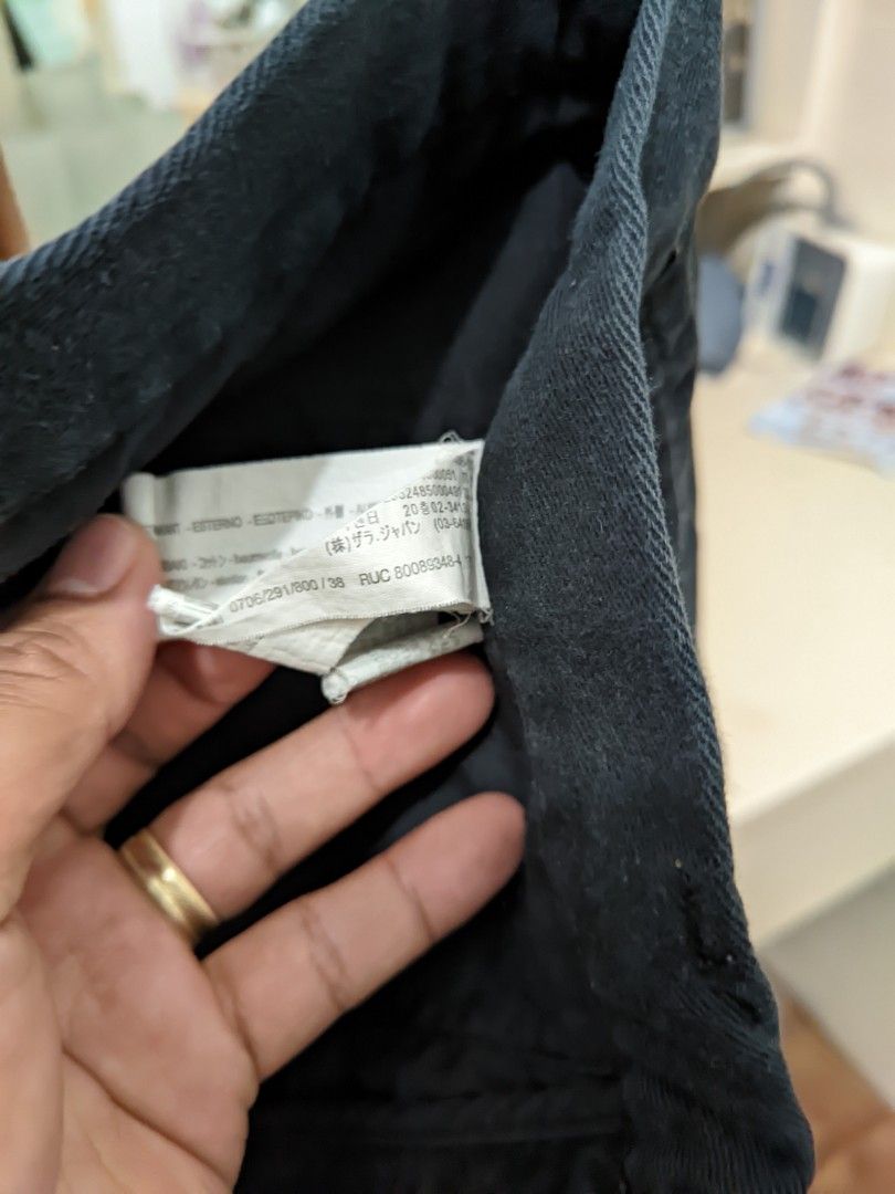 Zara Man Ripped black jeans (Category: Jeans) located in Mexico. Submitted by ayyel (Listing ID 1359879855, Image 3). Description: Zara Ripped Black Jeans Size: 28 Waist: 28-30 Length: 37 Condition: Great Condition Color rate: 10/10 Issue: None RFS: Decluttering MOP: Gcash (no cod) Courier: J&T.