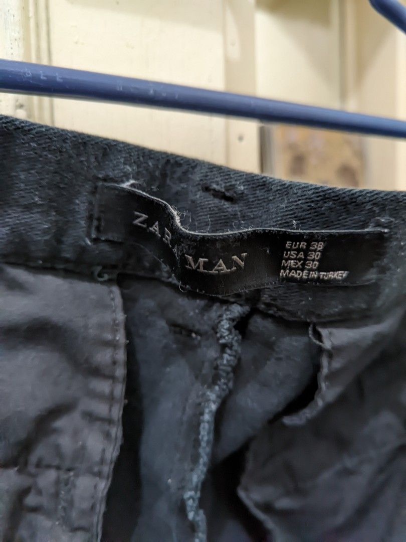 Zara Man Ripped black jeans (Category: Jeans) located in Mexico. Submitted by ayyel (Listing ID 1359879855, Image 2). Description: Zara Ripped Black Jeans Size: 28 Waist: 28-30 Length: 37 Condition: Great Condition Color rate: 10/10 Issue: None RFS: Decluttering MOP: Gcash (no cod) Courier: J&T.