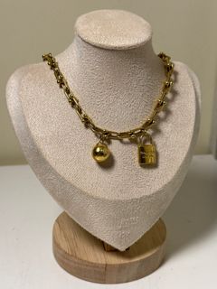 (Category: ) located in . Submitted by dluxefinds (Listing ID 1360132211, Image 1). Description: .