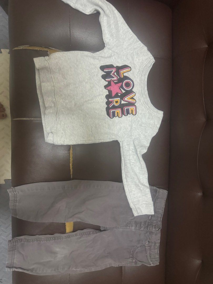 set for 3 years old girl (Category: Babies & Kids Fashion) located in Makati City. Submitted by 86jan (Listing ID 1360194956, Image 2). Description: .