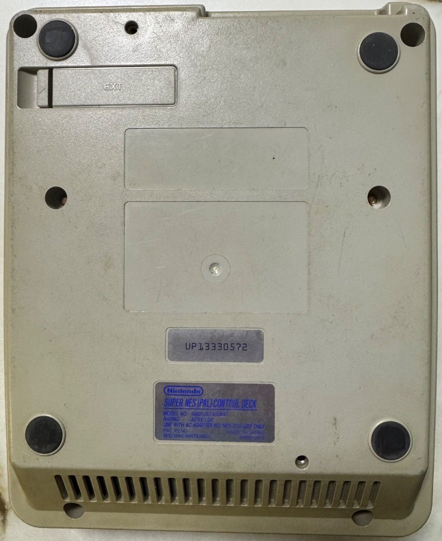 超級任天堂/ Sega Saturn （分類：Nintendo 任天堂）位於 Hong Kong。 由 mantsui8 提交（商品編號 1360099106，圖片 2）。簡介： 超任主機 $200 圖一 連一個手制和四隻正版遊戲（不連火牛和AV線） 已試機 正常運作 Sega Saturn $100 圖四 (著燈無畫面） 旺角地鐵站交收/順豐到付。