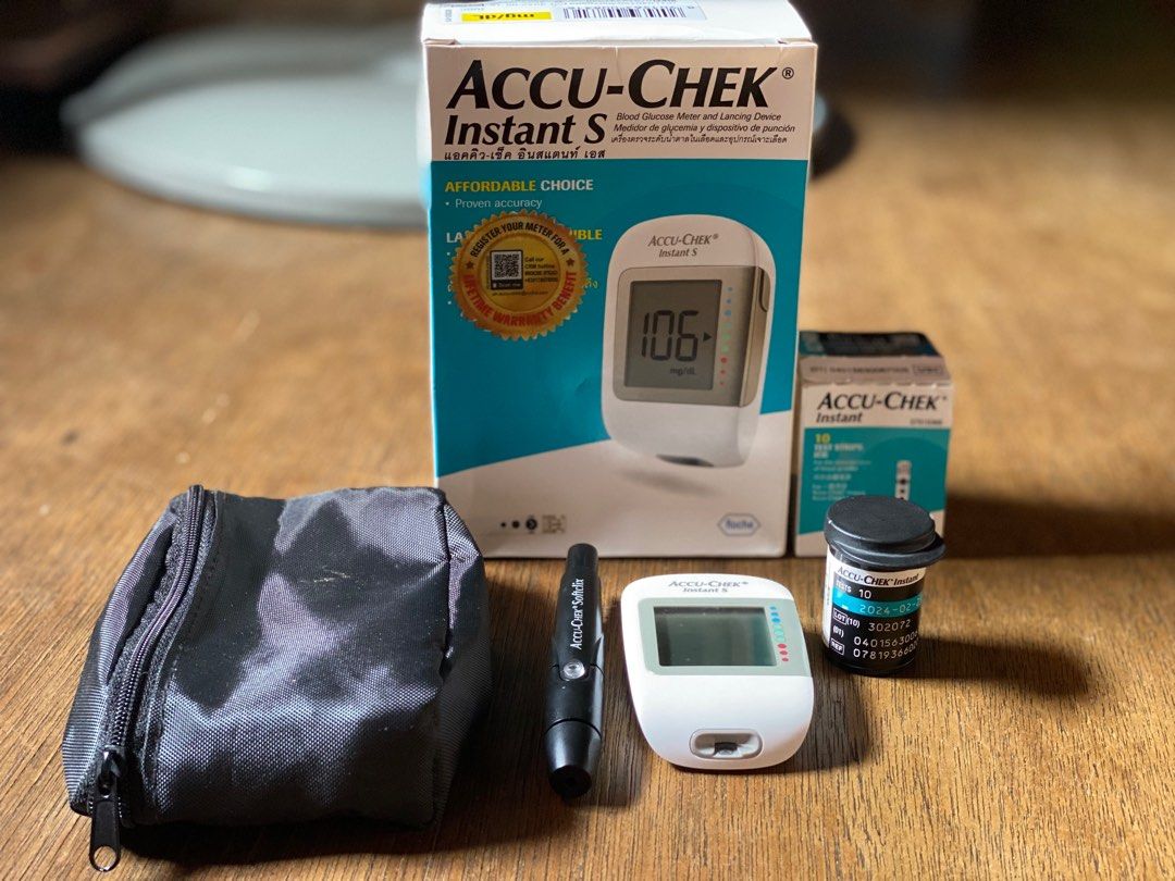 Accu-Check Instant (Category: Health Monitors & Weighing Scales) located in Cavite. Submitted by drivethru00 (Listing ID 1360046540, Image 1). Description: Accu-Check Sugar/Glucose monitoring Without strips ❗️ Free lancets Rechargeable No issue. Barely used Rfs: di na nagagamit Imus loc.