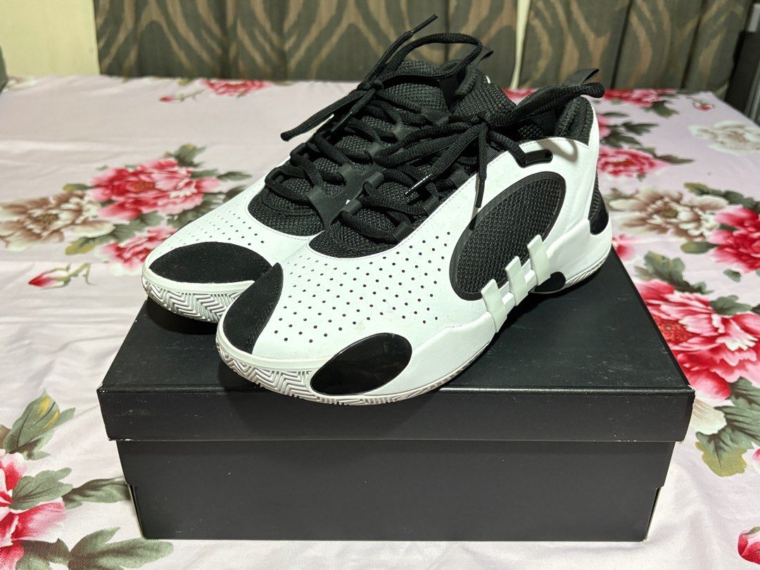 Adidas D.O.N Issue 5 “Black & White” (Category: Sneakers) located in Binangonan. Submitted by Gaby_Marcy (Listing ID 1360150680, Image 1). Description: Adidas D.O.N Issue 5 Donovan Mitchell “Black & White” ₱5,000 size US 9 used only twice to fit and leisure walk not used to play location: Binangonan payment: GCash or Metrobank shipping: Lalamove or LBC no meetups.