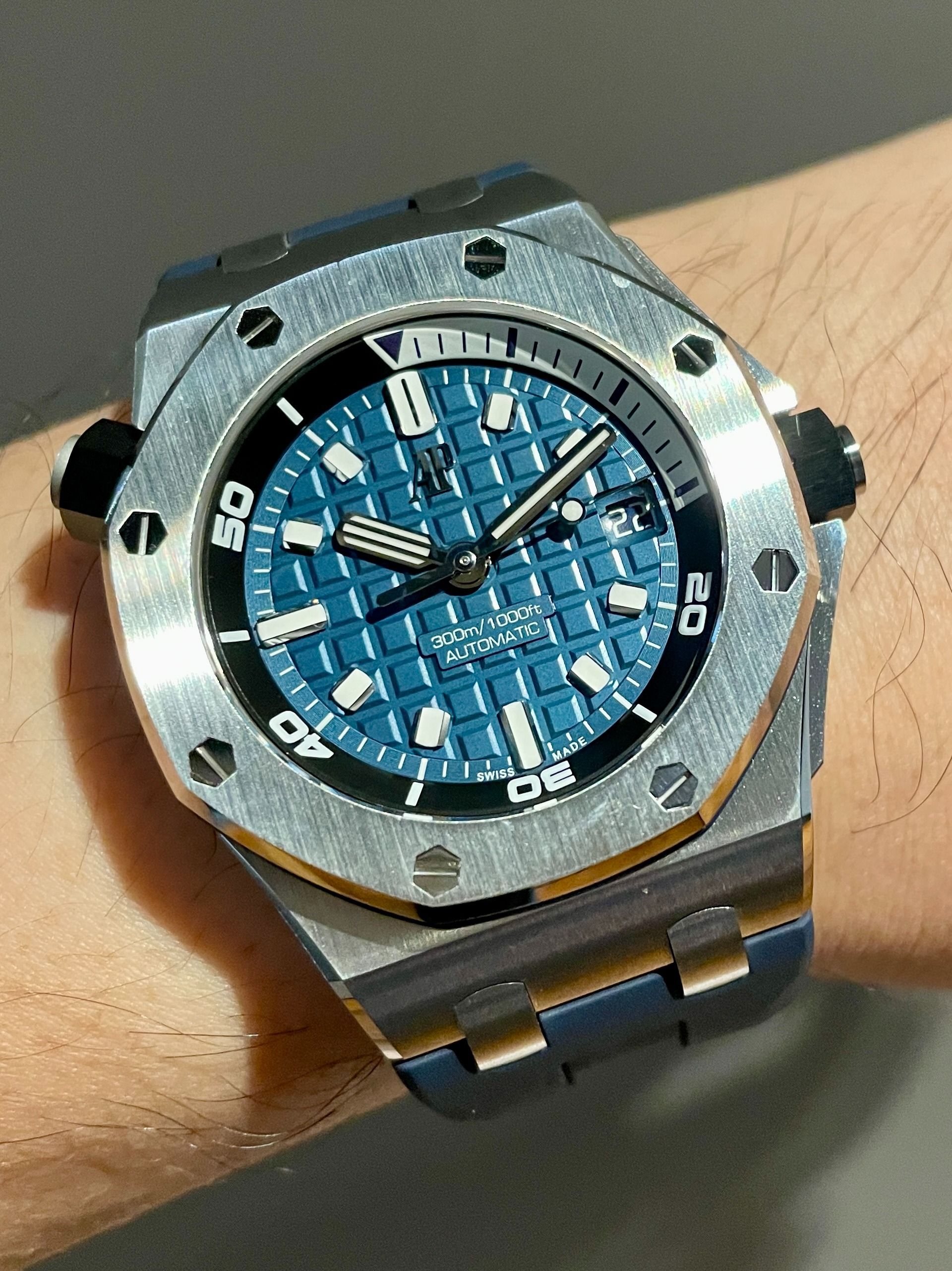 Audemars Piguet Royal Oak Offshore Diver (15720ST.OO.A027CA.01) (Category: Watches) located in Singapore. Submitted by gooseman1311 (Listing ID 1360054259, Image 3). Description: I am a collector and all my watches are hardly worn and well kept. * GENUINE Offers only, Low ballers will be Ignored. * More pictures of actual watch can be arrange to be send to keen offers. * Wrist shot is Actual watch on a 17cm Wrist. * Self Collection at Holland Vil