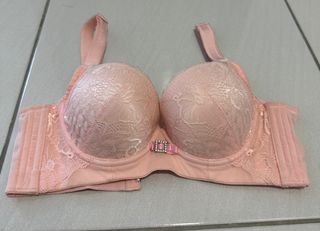 (Category: ) located in . Submitted by carynng90 (Listing ID 1360087461, Image 1). Description: .