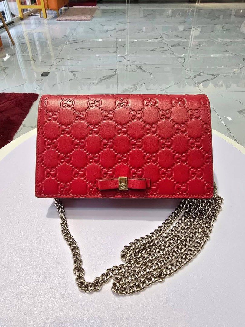 Authentic G U C C I Chain Bag or Woc (Category: Luxury Bags & Wallets) located in Quezon City. Submitted by jhaediah (Listing ID 1360209780, Image 1). Description: - Authentic 💯 - G U C C I Chain Bag or Woc - Small size .