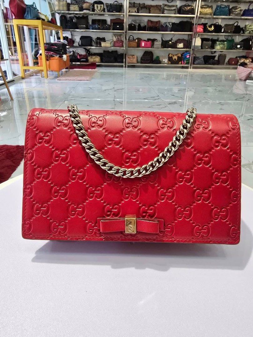 Authentic G U C C I Chain Bag or Woc (Category: Luxury Bags & Wallets) located in Quezon City. Submitted by jhaediah (Listing ID 1360209780, Image 2). Description: - Authentic 💯 - G U C C I Chain Bag or Woc - Small size .