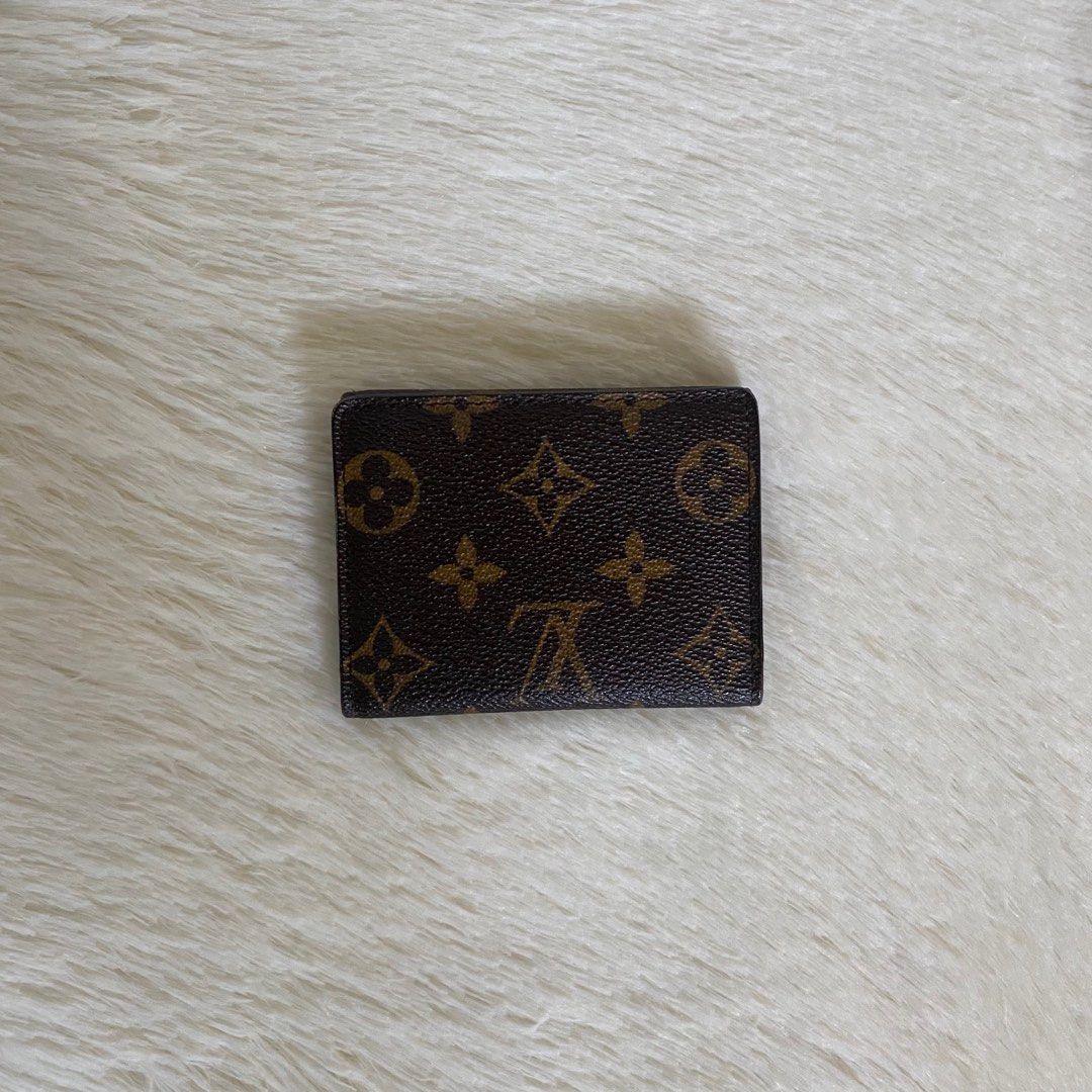 Authentic Preloved Louis Vuitton LV Monogram Mini Compace Wallet (Category: Luxury Bags & Wallets) located in Quezon City. Submitted by tokyoluxestuff2013 (Listing ID 1360160129, Image 3). Description: Authentic Preloved LV Monogram Mini Compact Wallet Excellent condition Comes with box and dustbag Onhand Shipping via LBC/ Grab/ Lalamove Add shipping fee.
