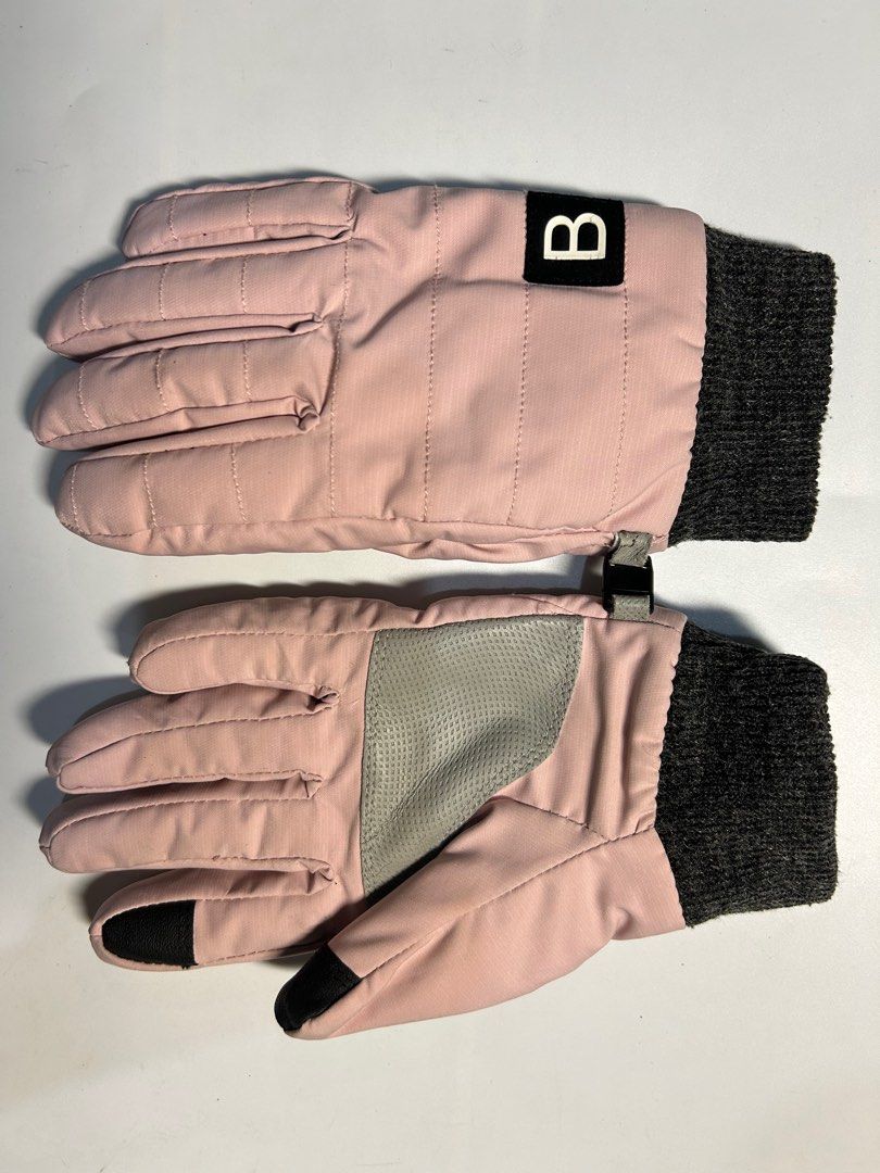 Boy London Snow|Winter Gloves (Category: Gloves) located in Quezon City. Submitted by jjsurplus_23 (Listing ID 1360175699, Image 1). Description: Medium.