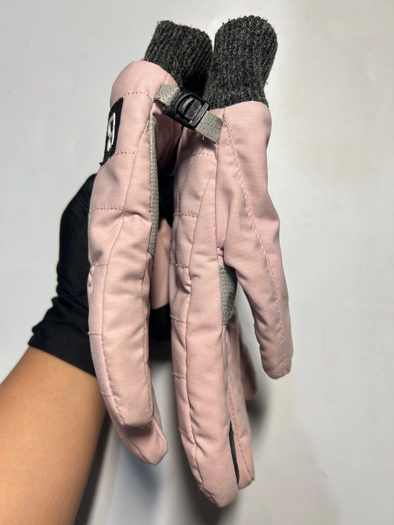Boy London Snow|Winter Gloves (Category: Gloves) located in Quezon City. Submitted by jjsurplus_23 (Listing ID 1360175699, Image 3). Description: Medium.