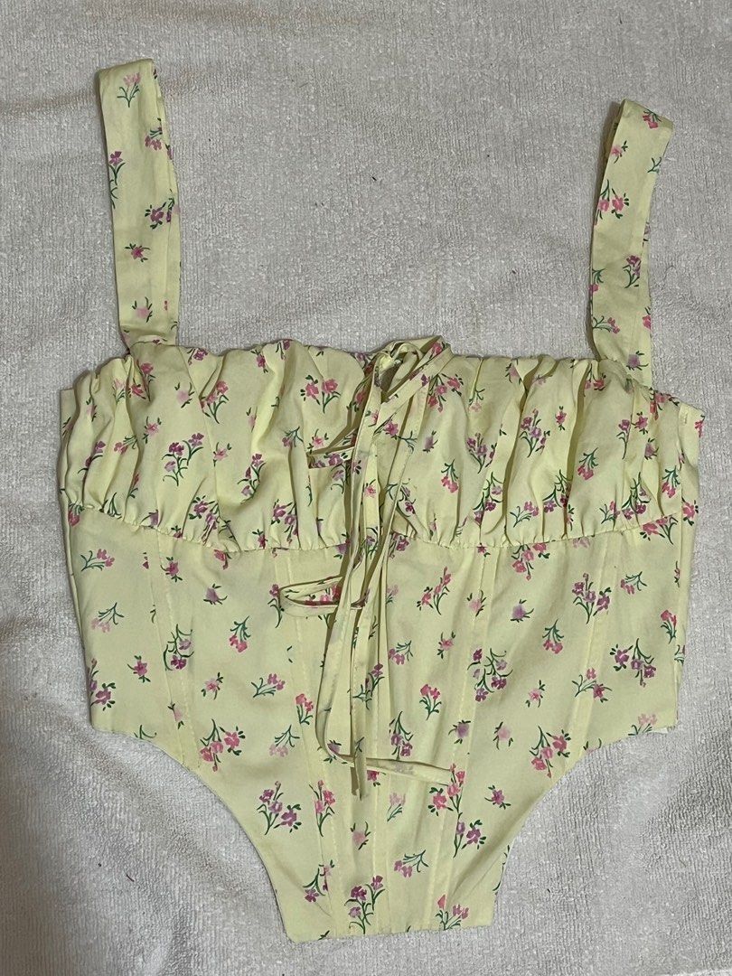 Bustier floral top (Category: Sleeveless) located in Davao. Submitted by ericka08 (Listing ID 1360072805, Image 1). Description: Best fits SMALL TO MEDIUM no when worn photo as it does not fit me.