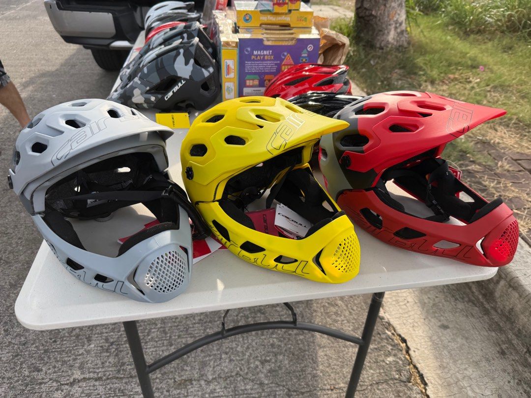 Cairbull full face helmet (Category: Helmets and other Riding Gears) located in Manila. Submitted by pink_avenue (Listing ID 1360173093, Image 3). Description: .