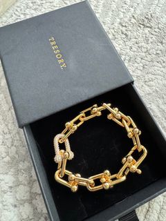 (Category: ) located in . Submitted by buyandbuyandbuyandsell (Listing ID 1360125482, Image 1). Description: .