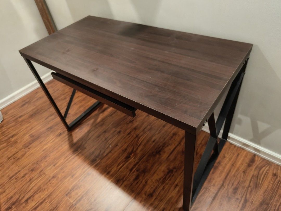 Computer Table (Category: Office Furniture & Fixtures) located in Pasig City. Submitted by fig758 (Listing ID 1360085572, Image 2). Description: 60x120x79cm DxWxH Slight warping on table top laminate MOP: gcash BPI Shipping by the buyer (Pasig area).