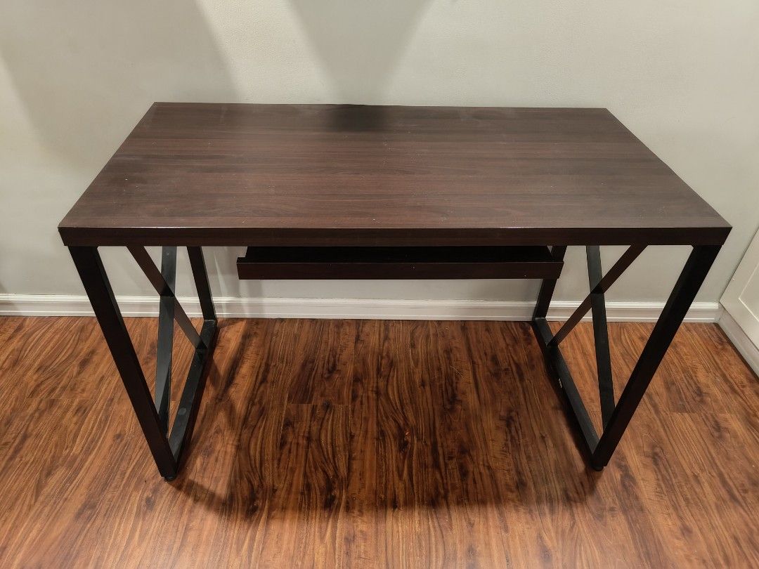 Computer Table (Category: Office Furniture & Fixtures) located in Pasig City. Submitted by fig758 (Listing ID 1360085572, Image 1). Description: 60x120x79cm DxWxH Slight warping on table top laminate MOP: gcash BPI Shipping by the buyer (Pasig area).