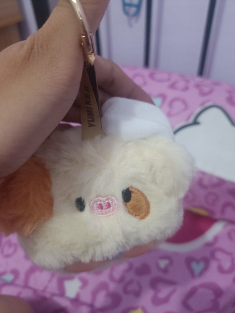 DOU BAO FACE PLUSH CHARM (PIG) UNSEALED (Category: Plushies & Soft Toys) located in Caloocan City. Submitted by Paperseed (Listing ID 1360199712, Image 3). Description: 450 ko nabili brandnew binuksan lang ORIGINAL FROM THAILAND Rfs: Nakatambak lang maliliit kasi bag. Mas malaki pa charm kesa sa bag 😭 *Gcash payment.