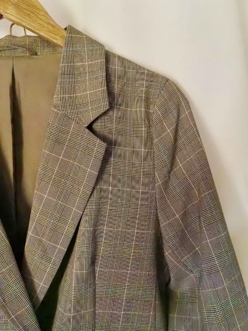 GU coats for women (Category: Coats, Jackets and Outerwear) located in Alcala. Submitted by akirooh (Listing ID 1360068834, Image 3). Description: Size medium Bnew condition Uniqlo sister brand.