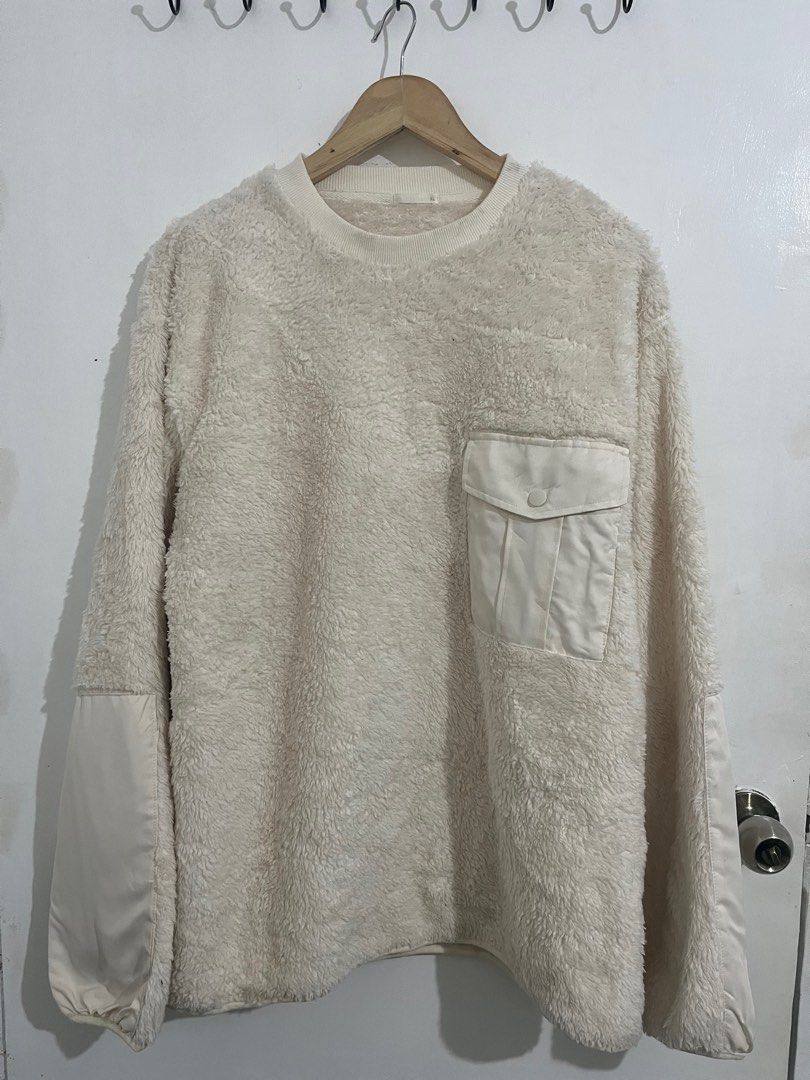 GU Men XL (22” x 27”) Fleece Pullover Jacket (Category: Coats, Jackets and Outerwear) located in Baguio. Submitted by thriftygoodss (Listing ID 1360140496, Image 2). Description: .