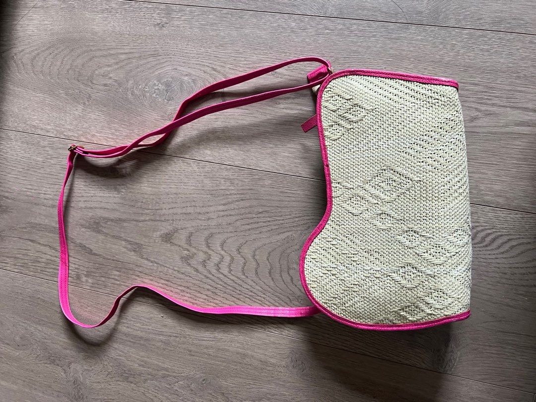 Halo halo wavy bag (Category: Beach Bags) located in Manila. Submitted by declutterwmexx (Listing ID 1360068329, Image 1). Description: With slight signs of usage as seen in the photos. No other flaws. Zipper is not that smooth but it has been like that ever since i bought it..