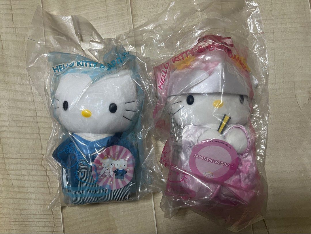 Hello Kitty （分類：絨毛玩具）位於 Hong Kong。 由 _.katrina_tree111 提交（商品編號 1360147784，圖片 1）。簡介： Hello Kitty麥當勞結婚公仔 全新未拆包裝✅。