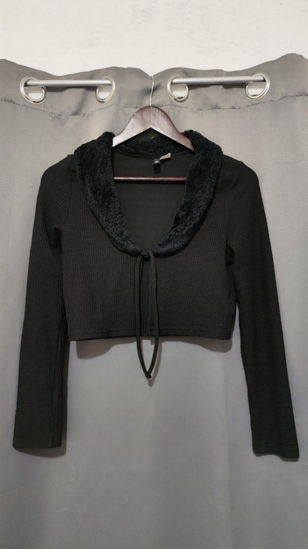 H&M cardigan (Category: Longsleeves) located in Talisay. Submitted by kuronuma (Listing ID 1360211336, Image 2). Description: 𖹭 rfs: declutter 𖹭 Mop : Gcash, BDO, Maya, Gotyme.