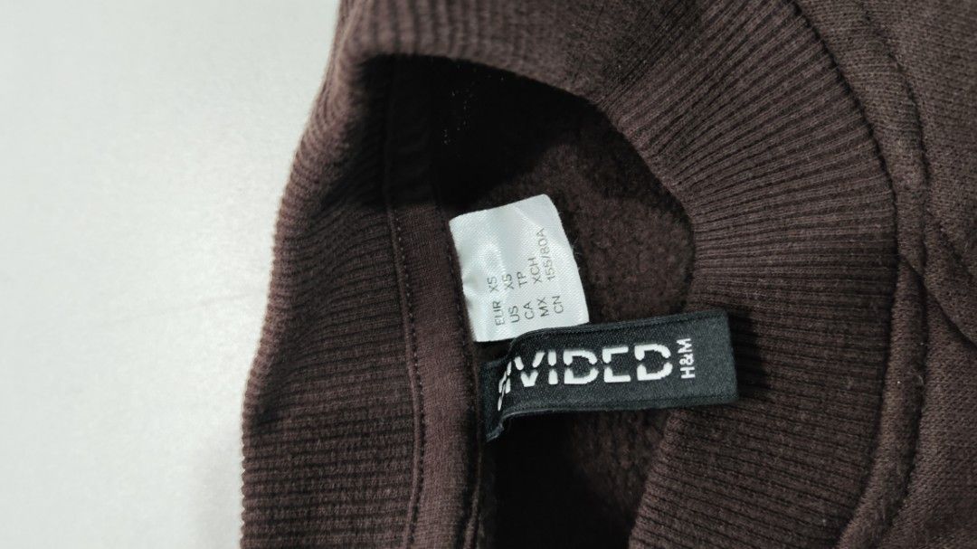 H&M sweater (Category: Coats, Jackets and Outerwear) located in Talisay. Submitted by kuronuma (Listing ID 1360211523, Image 3). Description: 𖹭 rfs: declutter 𖹭 Mop : Gcash, BDO, Maya, Gotyme.