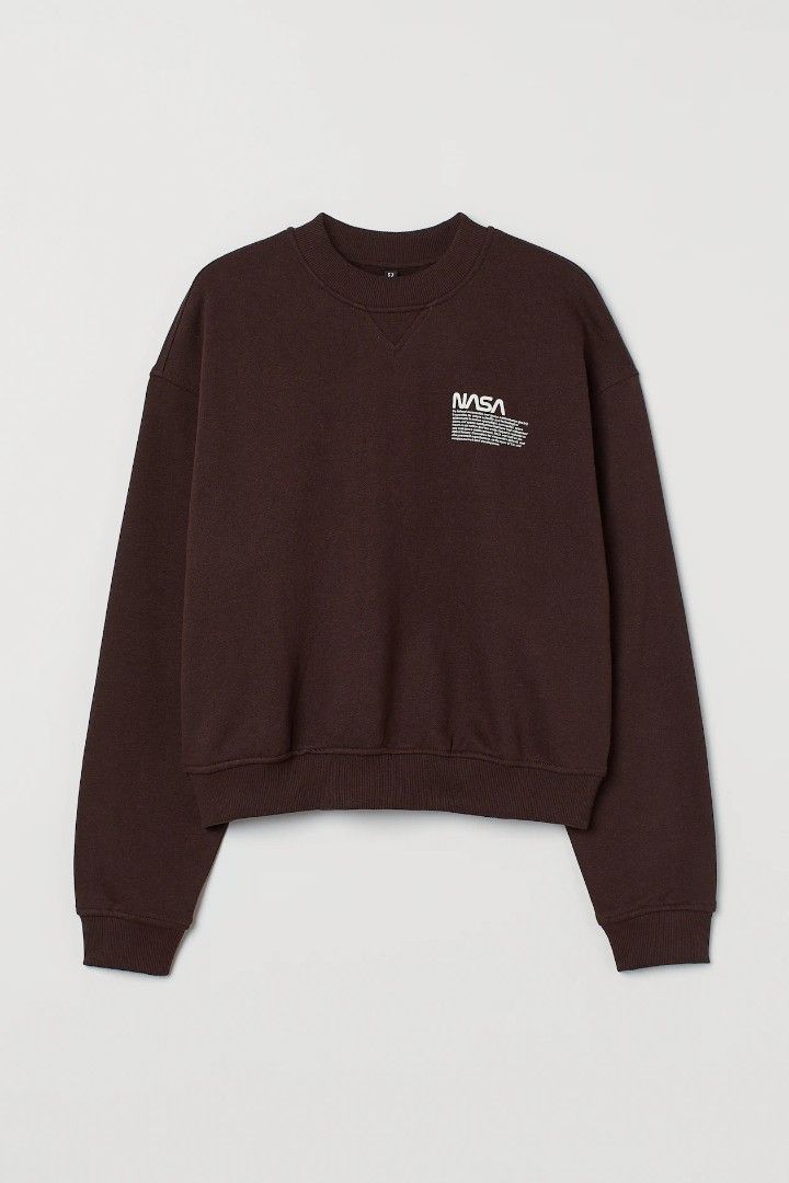 H&M sweater (Category: Coats, Jackets and Outerwear) located in Talisay. Submitted by kuronuma (Listing ID 1360211523, Image 1). Description: 𖹭 rfs: declutter 𖹭 Mop : Gcash, BDO, Maya, Gotyme.