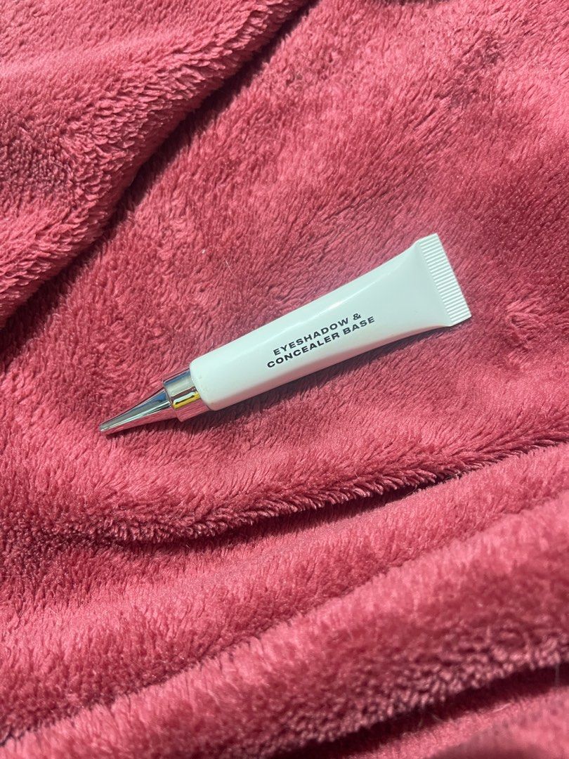 Issy eyeshadow and concealer base (Category: Makeup) located in Paranaque City. Submitted by rachelbernadinedeleon (Listing ID 1360212754, Image 3). Description: Issy eyeshadow and concealer base Perfect for oily skin.