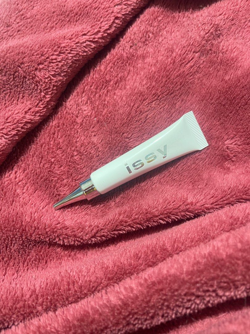 Issy eyeshadow and concealer base (Category: Makeup) located in Paranaque City. Submitted by rachelbernadinedeleon (Listing ID 1360212754, Image 2). Description: Issy eyeshadow and concealer base Perfect for oily skin.