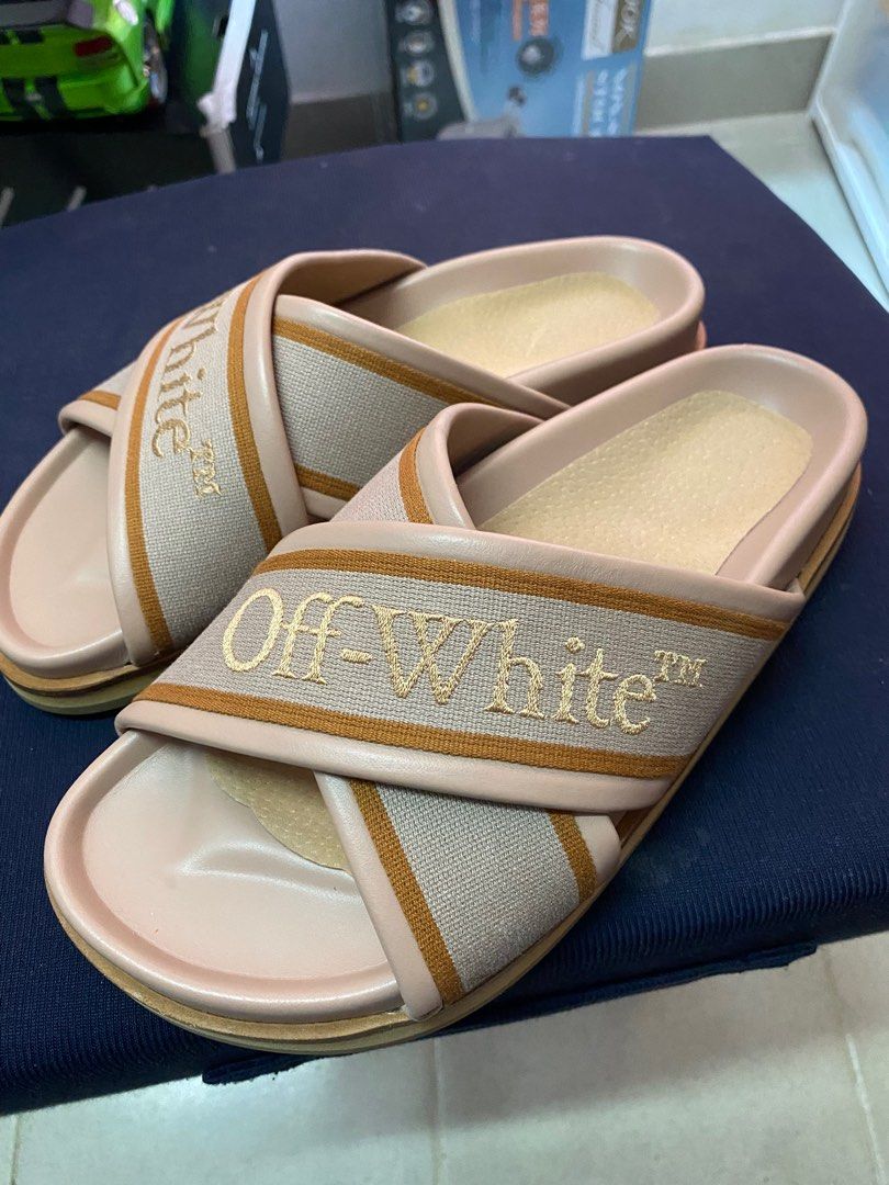 Off-white （分類：平底鞋）位於 Hong Kong。 由 corner042132 提交（商品編號 1360067411，圖片 4）。簡介： Authentic off-white flats/slippers。