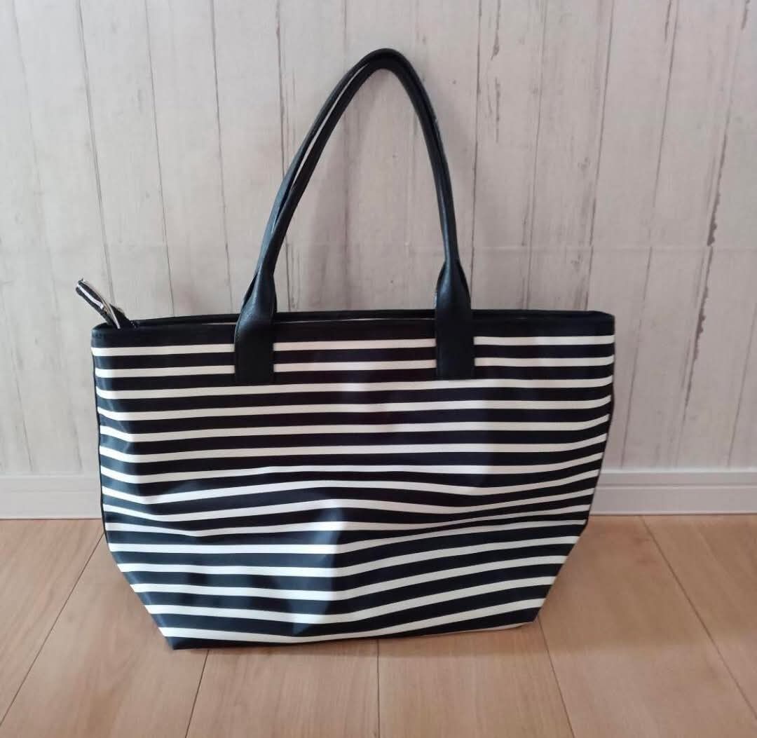 Original KS (Category: Luxury Bags & Wallets) located in Bulacan. Submitted by vintage_purge (Listing ID 1360075148, Image 2). Description: ks 3400php no noticeable flaws lets make reading a habit please ask us before proceeding into transactions we cater to those who understands preloved items first to pay gets the item settle for original at a very affordable price all are decluttered items of people living in japan AUTHENTIC ITEMS MONEY BACK G