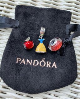 PANDORA SNOWHITE DISNEY PRINCESS DRESS/ APPLE AND MURANO GLASD CHARM SET