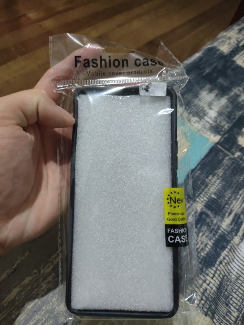 Poco X6 5G/Redmi Note 13 phone case (black) (Category: Cases & Sleeves) located in Antipolo. Submitted by grimmpool28 (Listing ID 1360082758, Image 2). Description: Poco X6 5G/Redmi Note 13 phone case black with cam cover protector 200 antipolo loc.